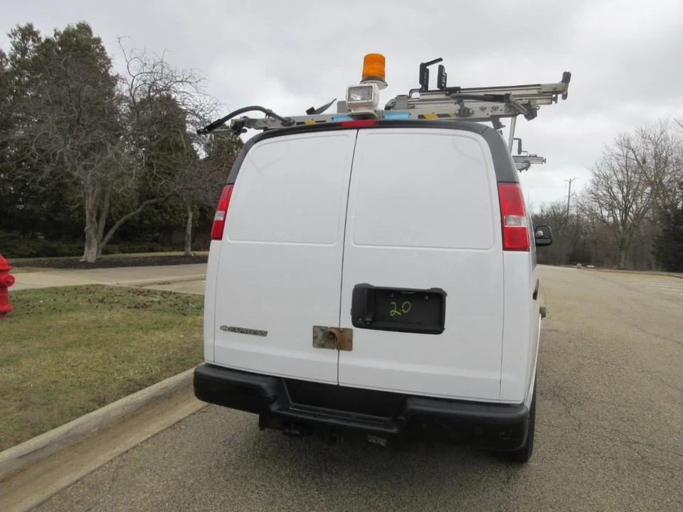 2017 Chevrolet Express - Image 11 of 21