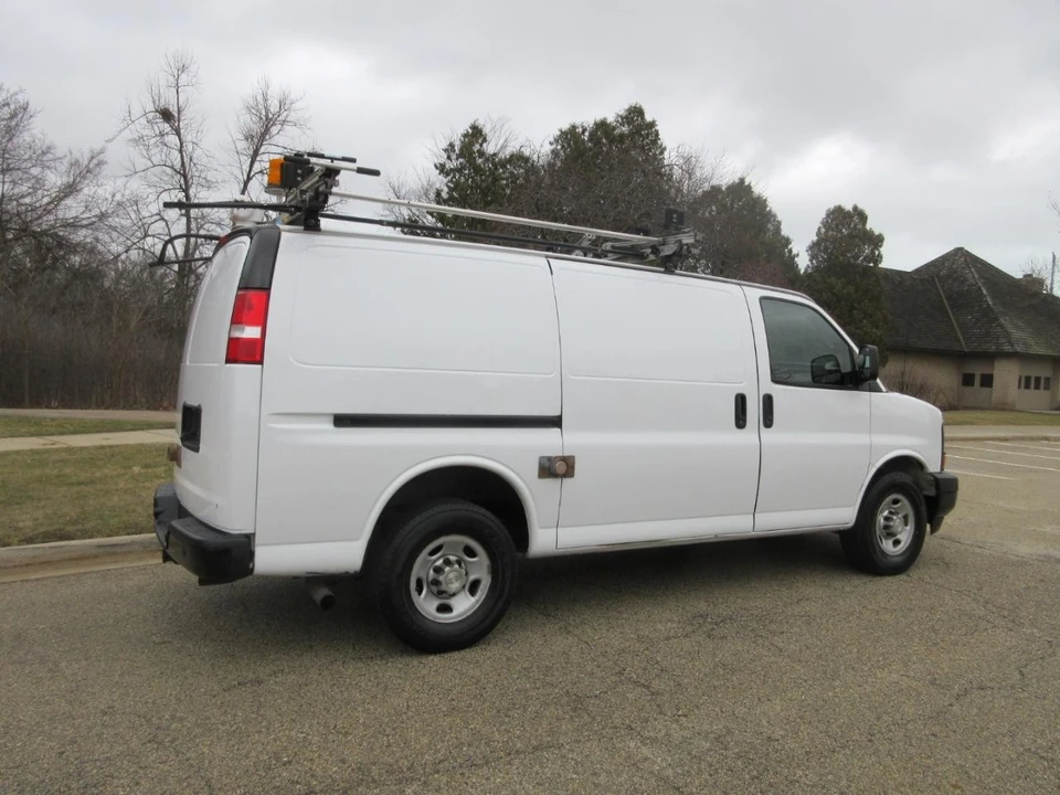 2017 Chevrolet Express - Image 8 of 21