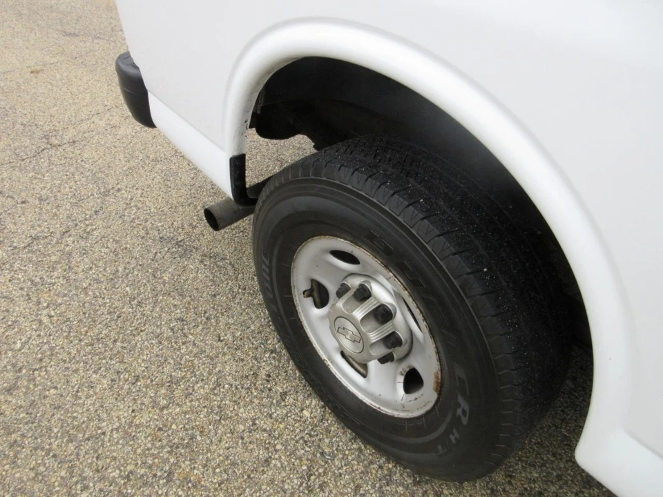 2017 Chevrolet Express - Image 15 of 21