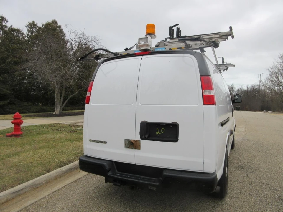 2017 Chevrolet Express - Image 17 of 21