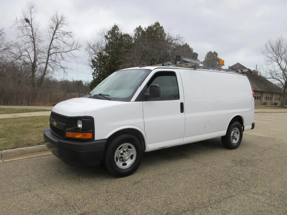 2017 Chevrolet Express - Image 20 of 21