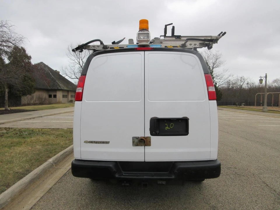 2017 Chevrolet Express - Image 12 of 21