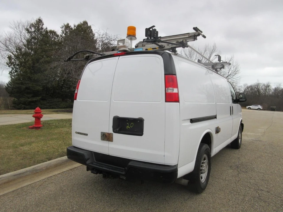 2017 Chevrolet Express - Image 10 of 21