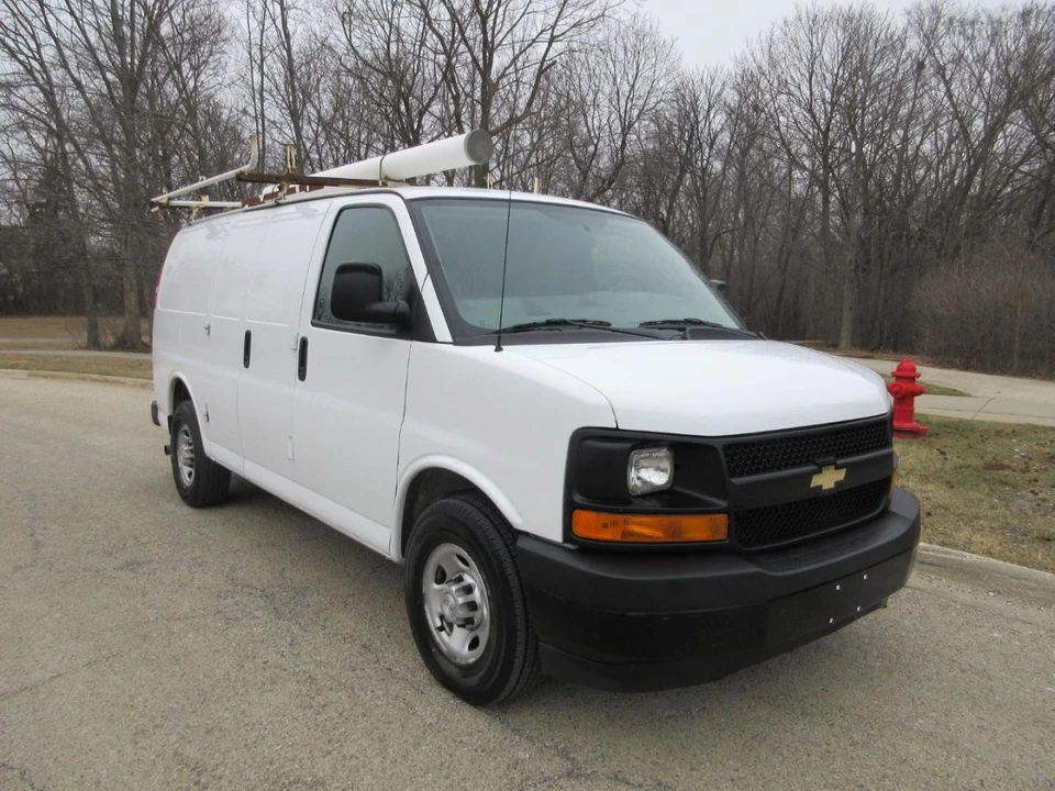 2017 Chevrolet Express - Image 19 of 21
