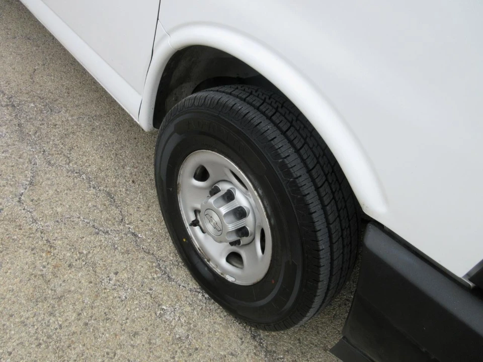 2017 Chevrolet Express - Image 20 of 21