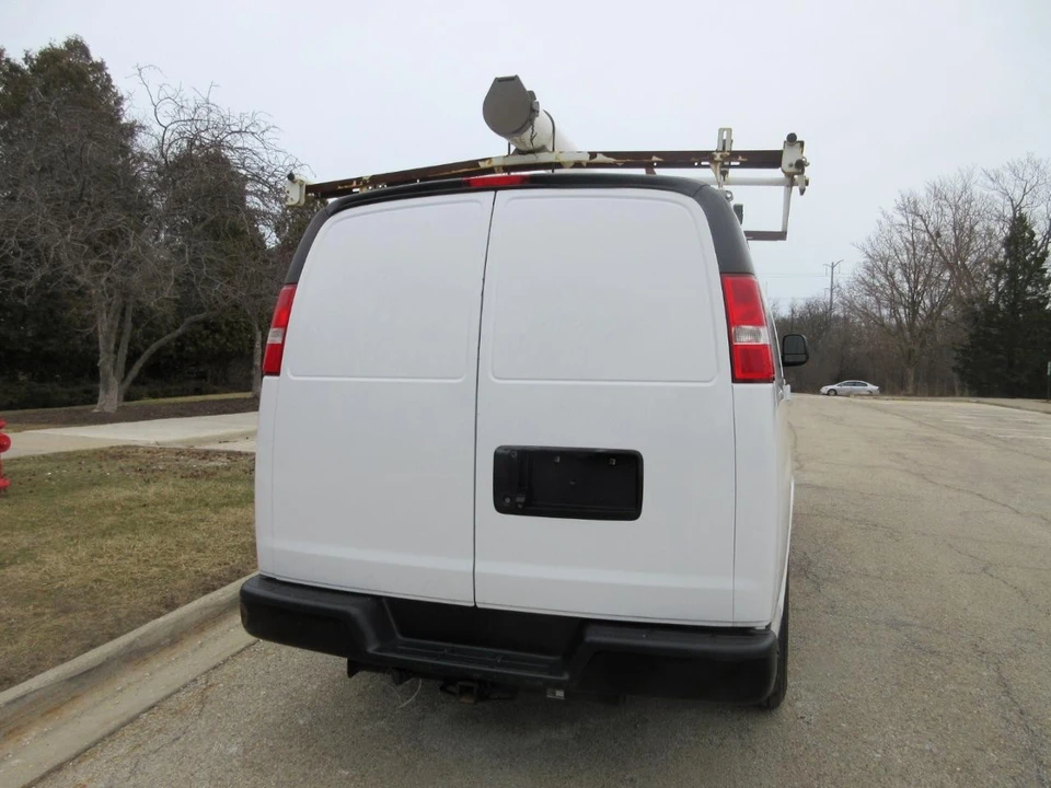2017 Chevrolet Express - Image 11 of 21