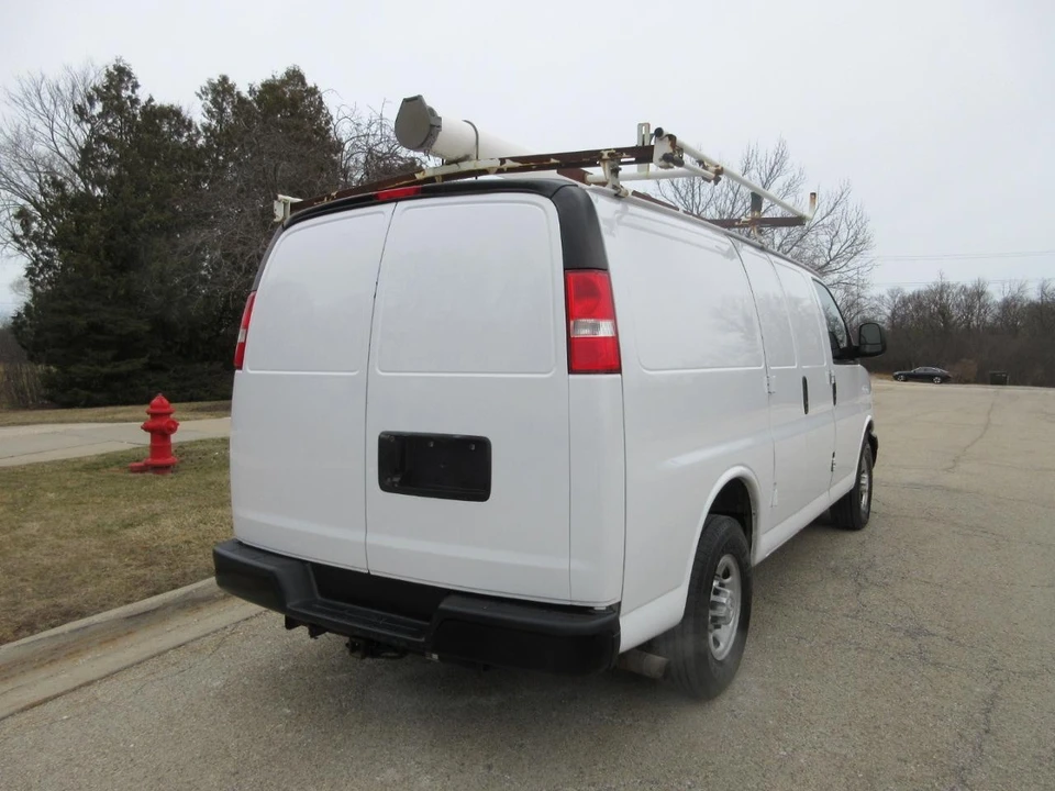 2017 Chevrolet Express - Image 10 of 21