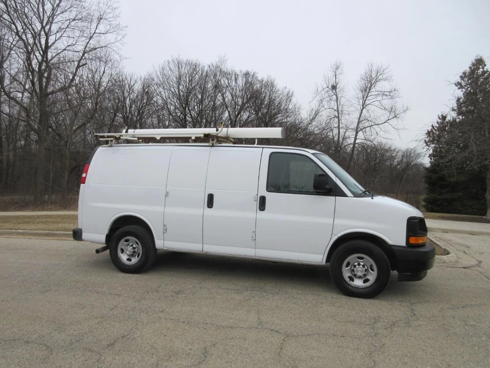 2017 Chevrolet Express - Image 5 of 21