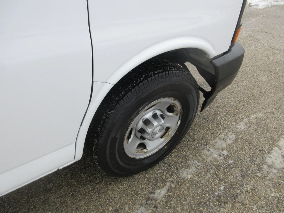 2017 Chevrolet Express - Image 8 of 21