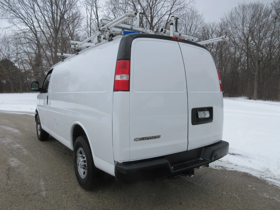 2017 Chevrolet Express - Image 17 of 21
