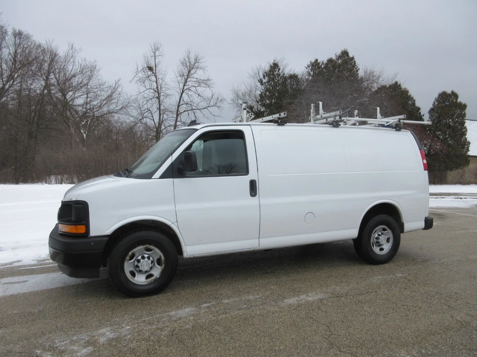 2017 Chevrolet Express - Image 15 of 21