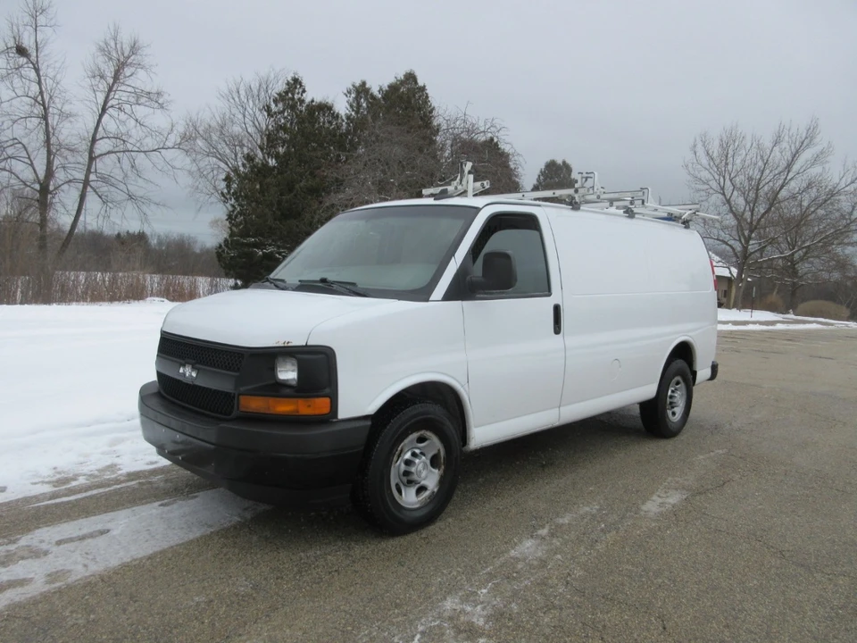 2017 Chevrolet Express - Image 14 of 21