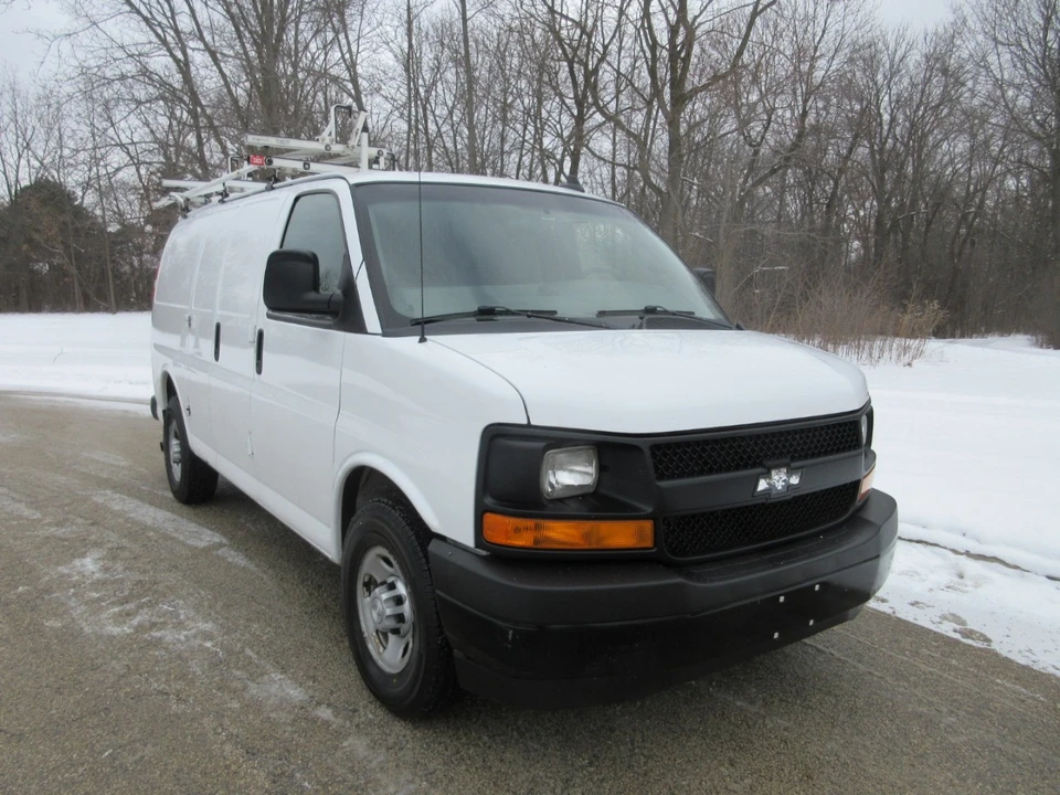 2017 Chevrolet Express - Image 13 of 21