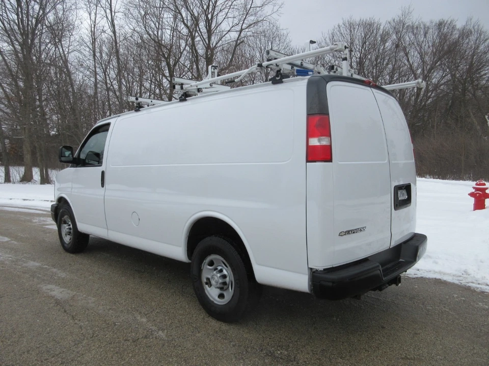 2017 Chevrolet Express - Image 16 of 21
