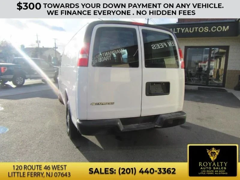 2017 Chevrolet Express - Image 10 of 12