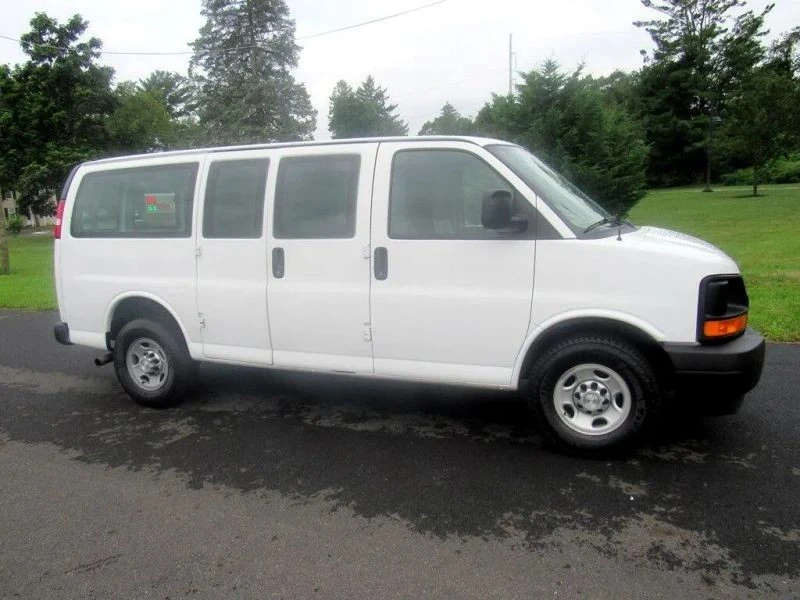 2017 Chevrolet Express - Image 10 of 12