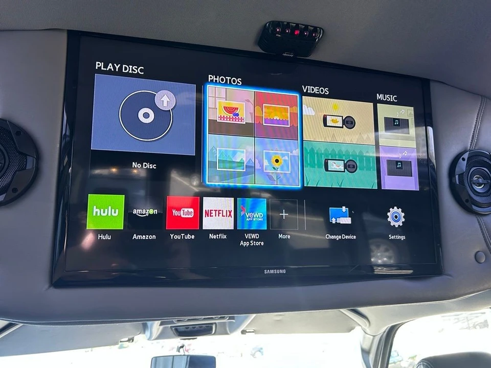 2017 Chevrolet Express - Image 7 of 12