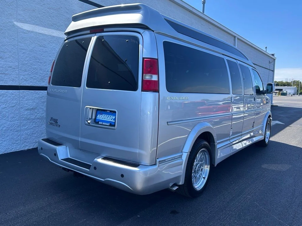 2017 Chevrolet Express - Image 12 of 12