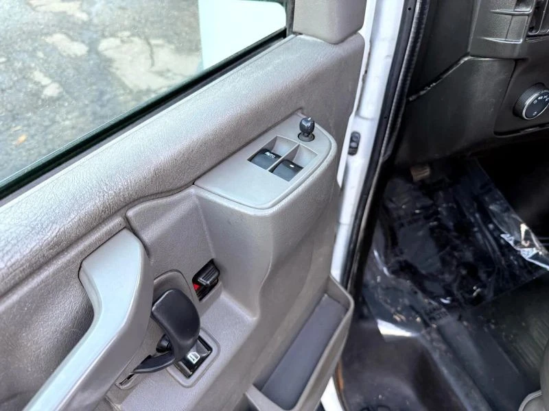2017 Chevrolet Express - Image 10 of 12