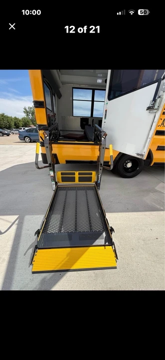 2017 Chevrolet Express - Image 11 of 20