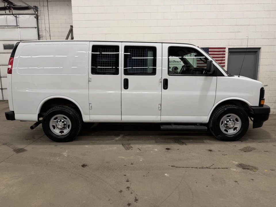 2017 Chevrolet Express - Image 13 of 21