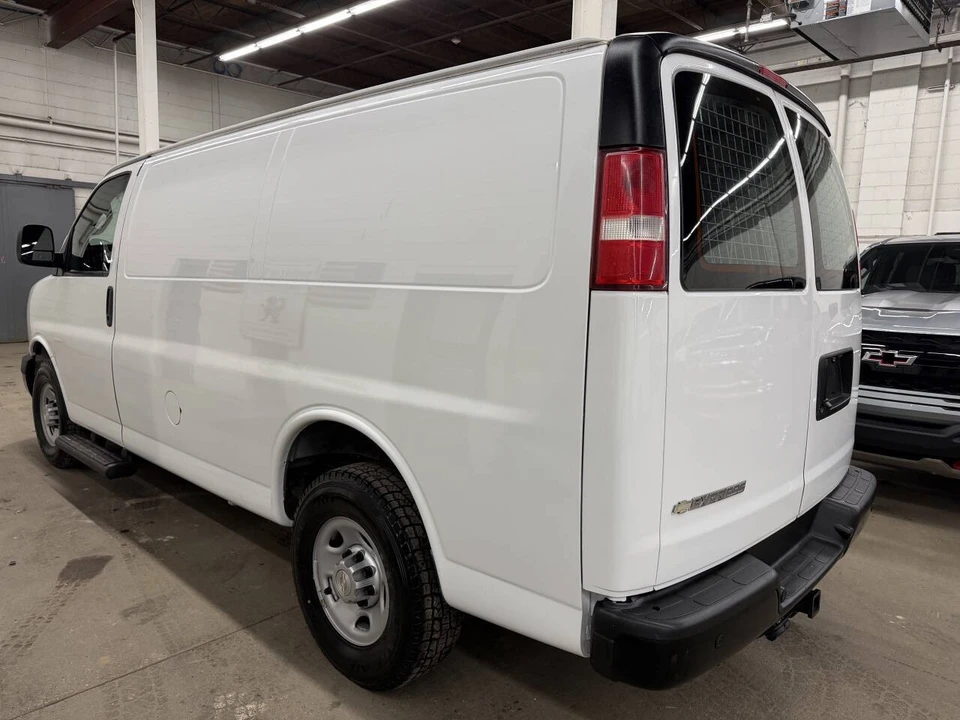 2017 Chevrolet Express - Image 4 of 21