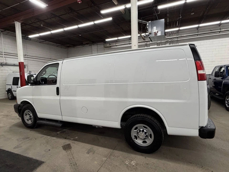 2017 Chevrolet Express - Image 15 of 21