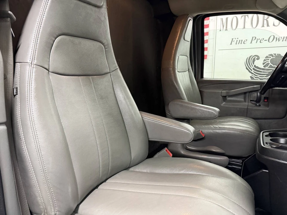 2017 Chevrolet Express - Image 6 of 21