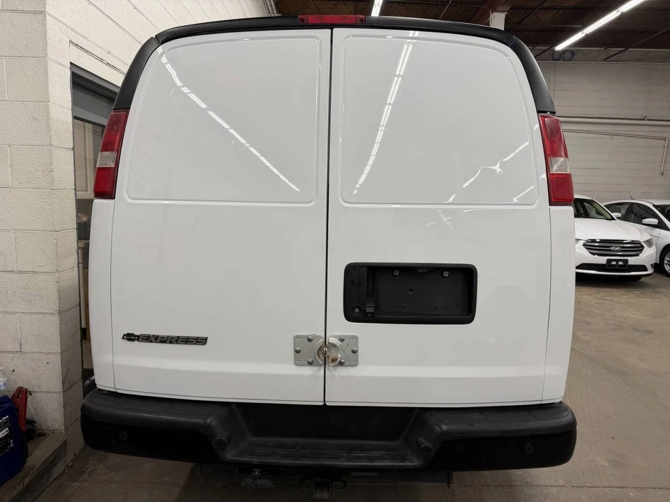 2017 Chevrolet Express - Image 10 of 21