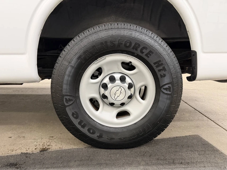 2017 Chevrolet Express - Image 19 of 21