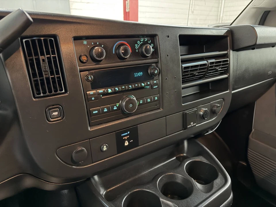 2017 Chevrolet Express - Image 21 of 21