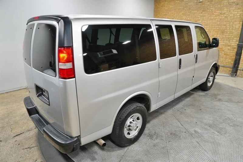 2017 Chevrolet Express - Image 11 of 12