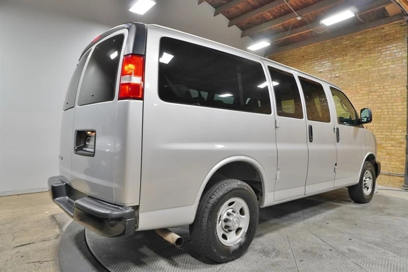 2017 Chevrolet Express - Image 10 of 12