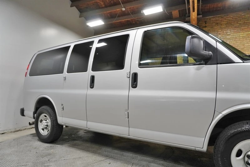 2017 Chevrolet Express - Image 9 of 12