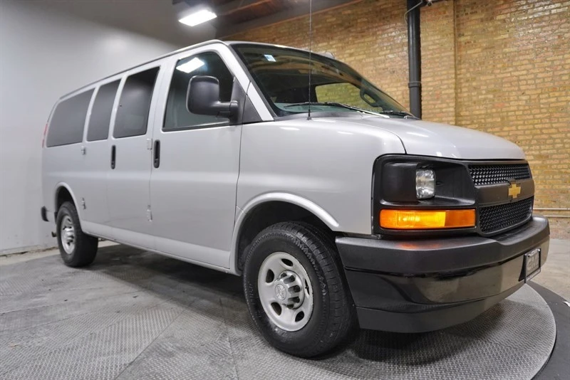 2017 Chevrolet Express - Image 6 of 12