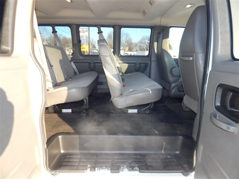 2017 Chevrolet Express - Image 11 of 12