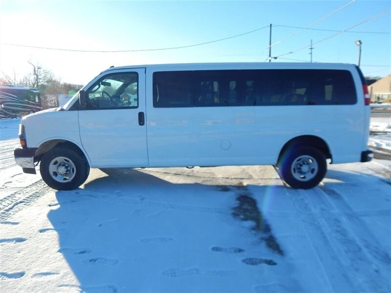 2017 Chevrolet Express - Image 6 of 12