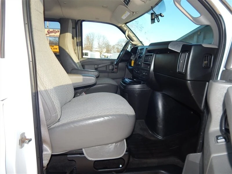 2017 Chevrolet Express - Image 10 of 12