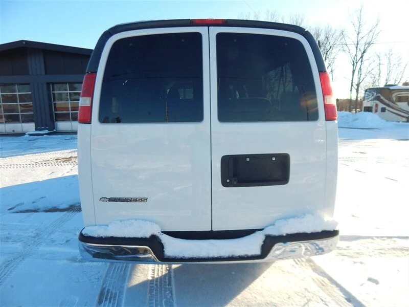 2017 Chevrolet Express - Image 4 of 12