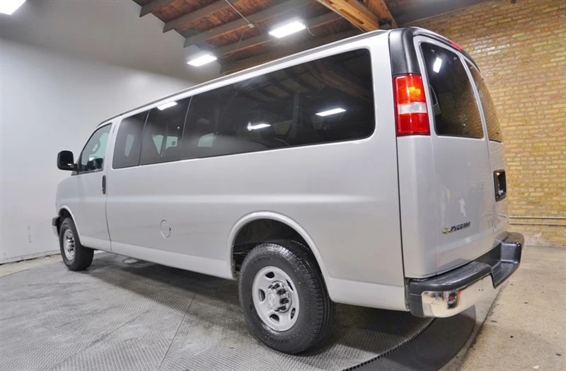 2017 Chevrolet Express - Image 18 of 21