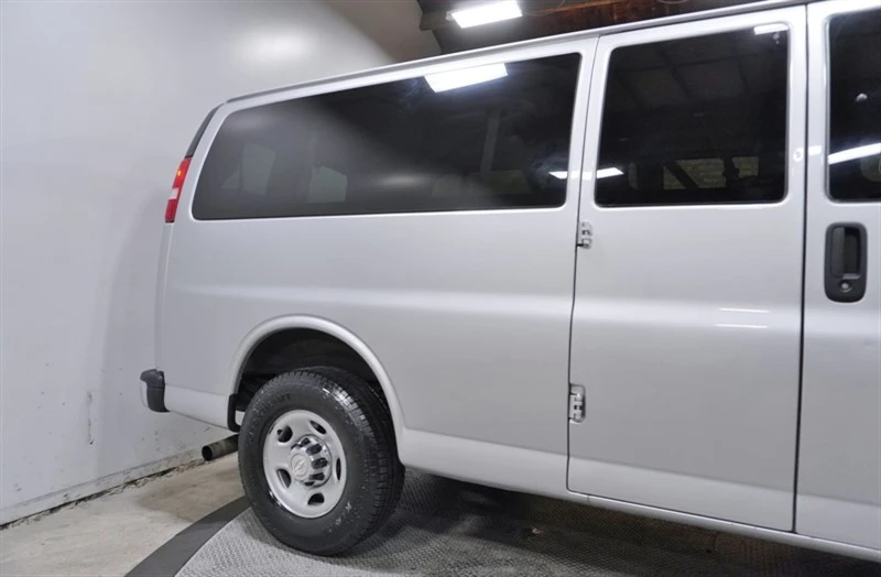 2017 Chevrolet Express - Image 11 of 21