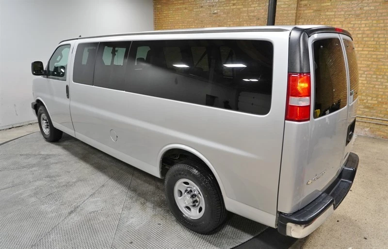 2017 Chevrolet Express - Image 19 of 21