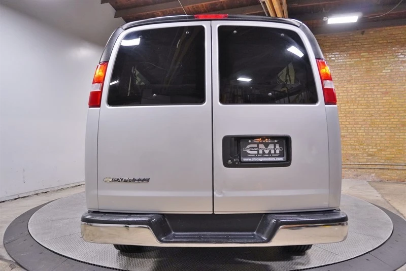 2017 Chevrolet Express - Image 17 of 21