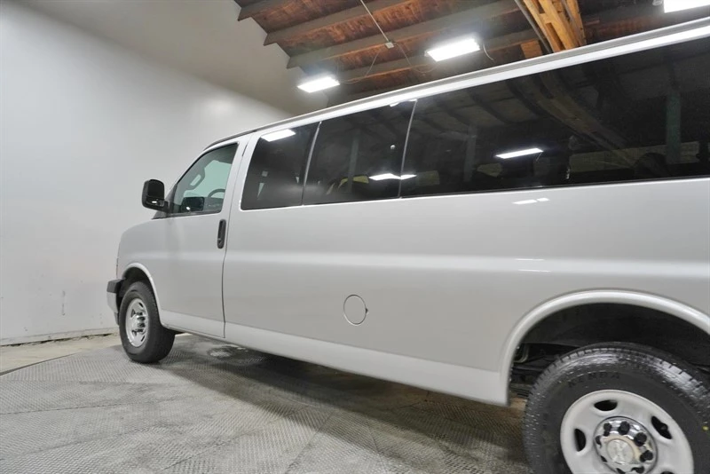 2017 Chevrolet Express - Image 21 of 21