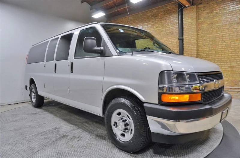 2017 Chevrolet Express - Image 6 of 21