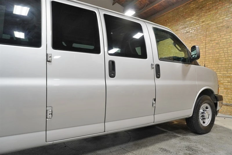 2017 Chevrolet Express - Image 16 of 21