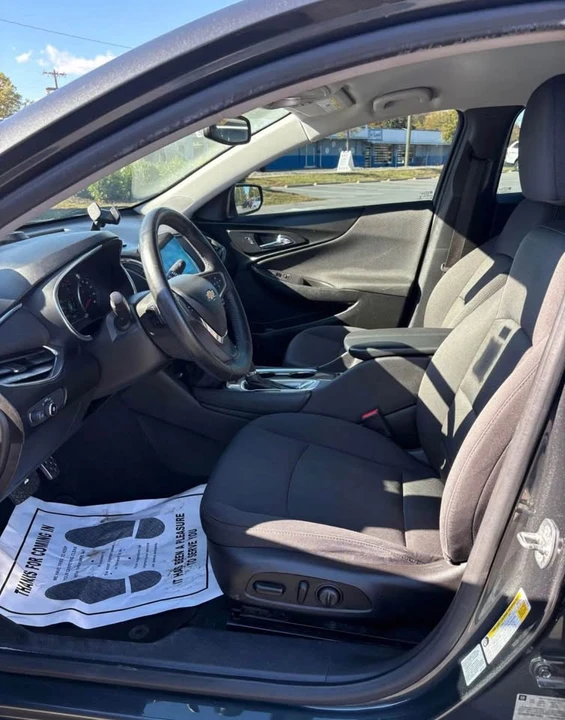 2017 Chevrolet Malibu - Image 5 of 10