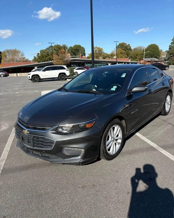 2017 Chevrolet Malibu - Image 2 of 10