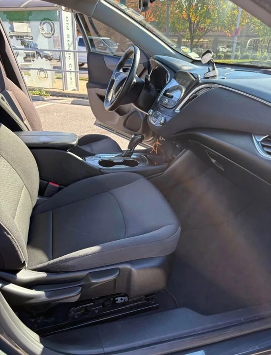 2017 Chevrolet Malibu - Image 6 of 10