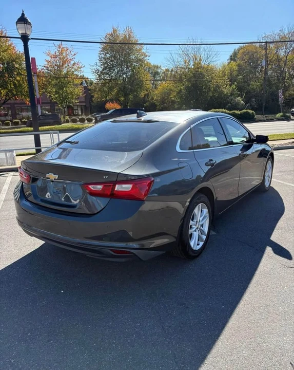 2017 Chevrolet Malibu - Image 4 of 10
